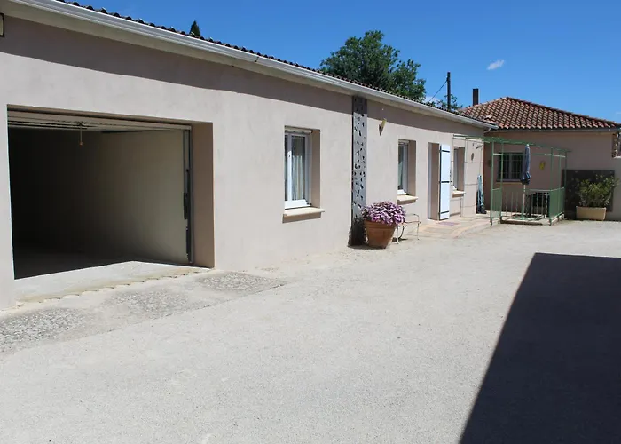 Les Cigales Nyaraló *