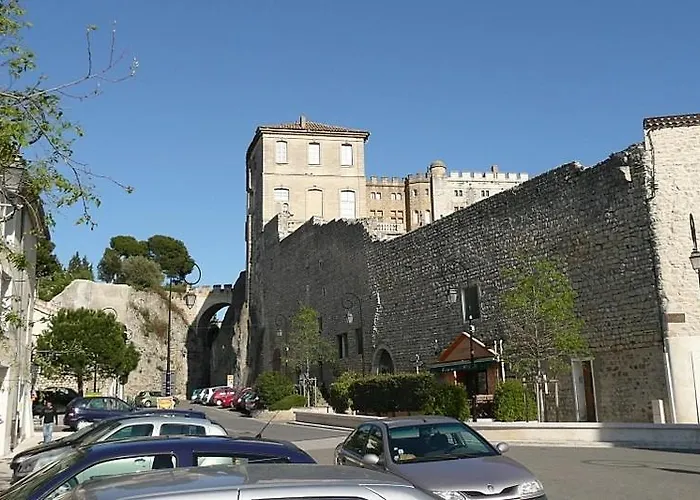 Les Cigales Nyaraló *