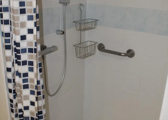 Les Cigales Nyaraló *